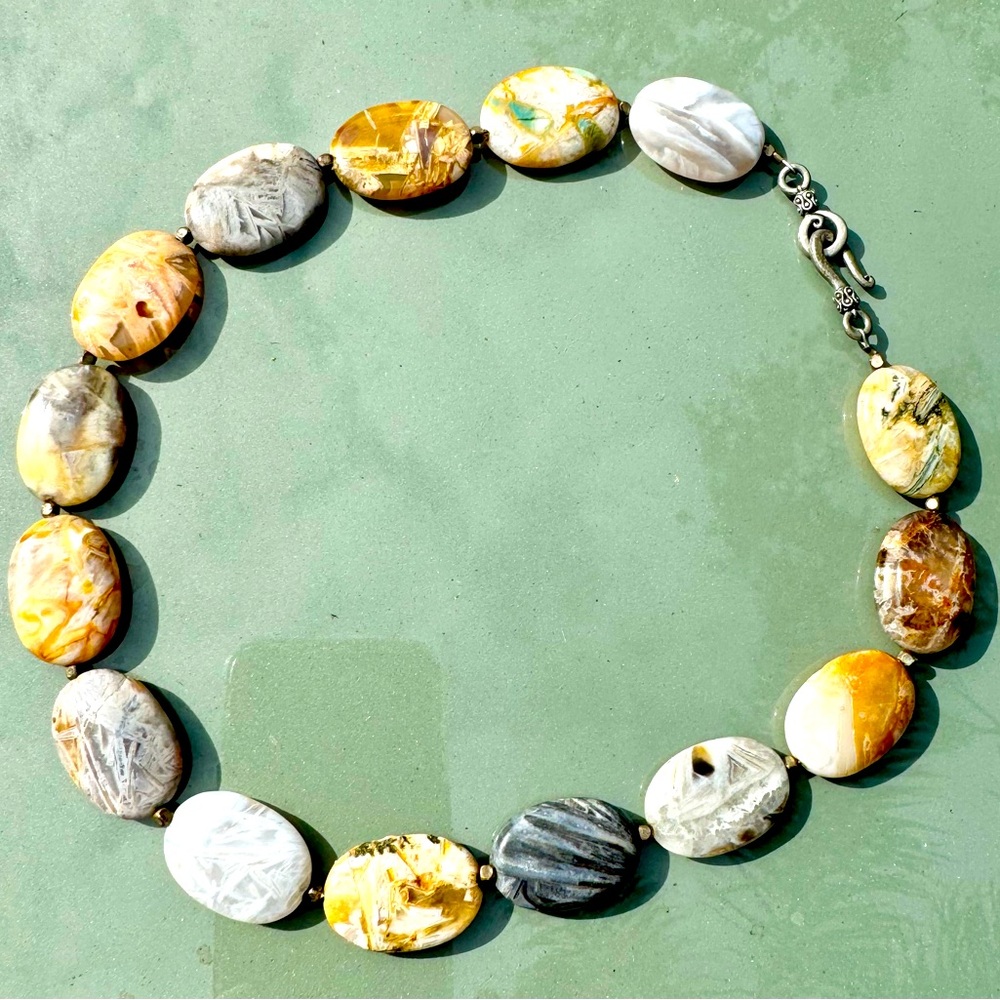 Vtg Handmade chunky polished oval agate necklace.18 end to end.15 unique stones.